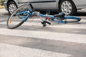 Cómo pueden ayudarte Robles Babaee Personal Injury Lawyers después de un accidente de bicicleta en Santa Ana, California