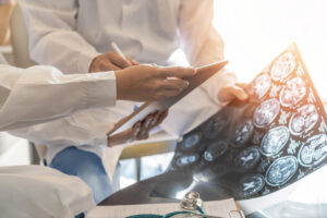 Cómo pueden ayudarte nuestros abogados especializados en mala praxis médica con tu caso de diagnóstico erróneo de cáncer