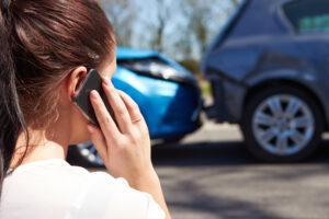 ¿Cuánto tiempo tengo para presentar una demanda por lesiones personales tras un accidente de auto en California?
